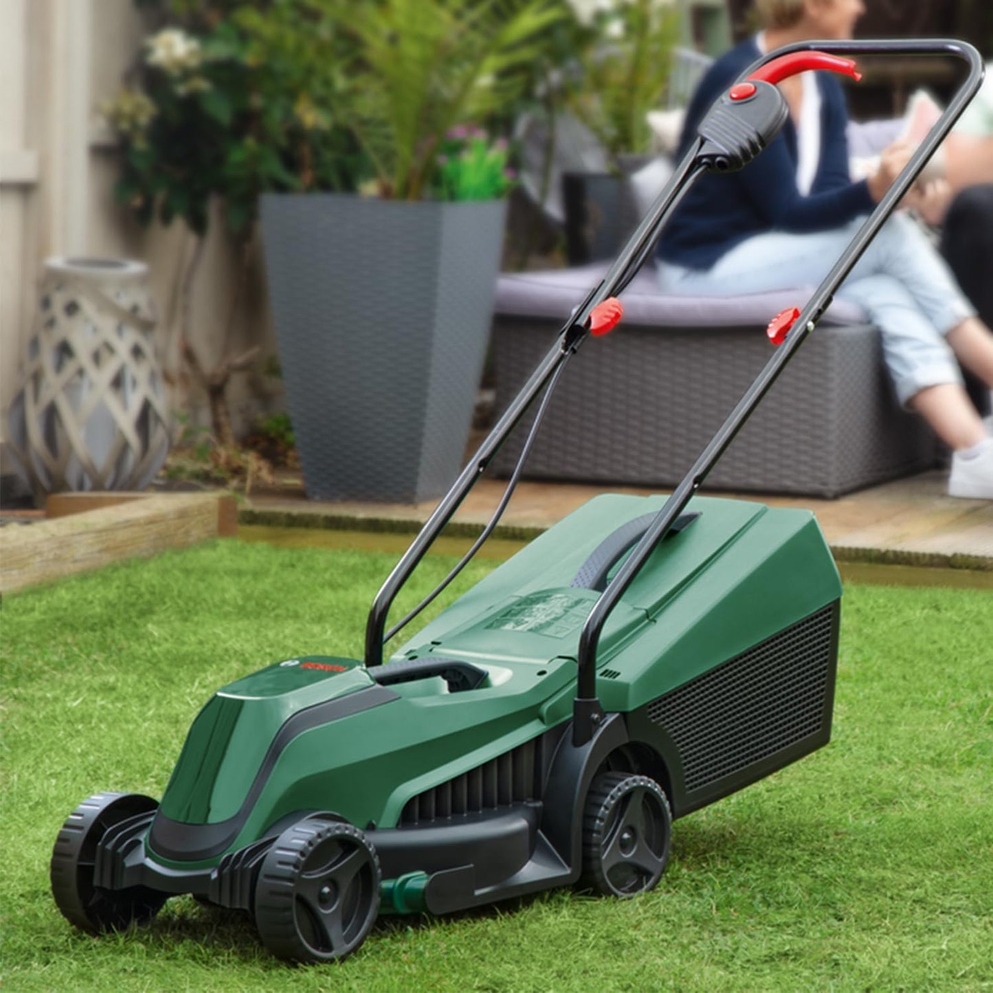 2026 Bosch tondeuse à gazon sans fil CityMower 18V-32-300 (18 V, 1x batterie 4,0 Ah, Moteur Brushless, largeur de coupe : 32 cm, tond jusqu’à 300 m², dans une boîte en carton)