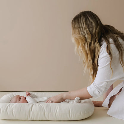 2026 2025 Cale-bébé Snuggle Me – Nid Confortable et Ergonomique pour Bébé en Teinte Naturelle